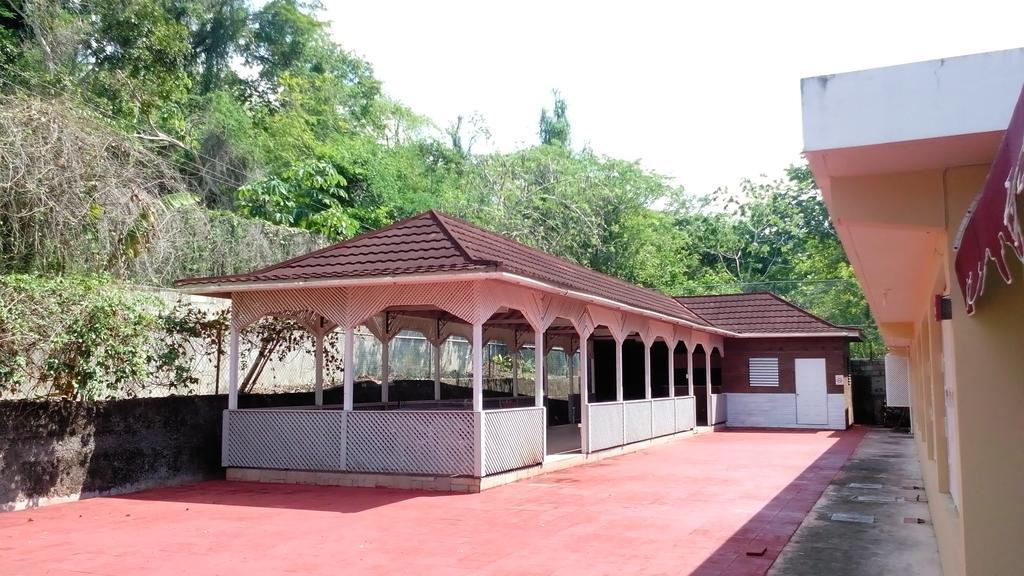 Silver Creek Resort Runaway Bay Esterno foto