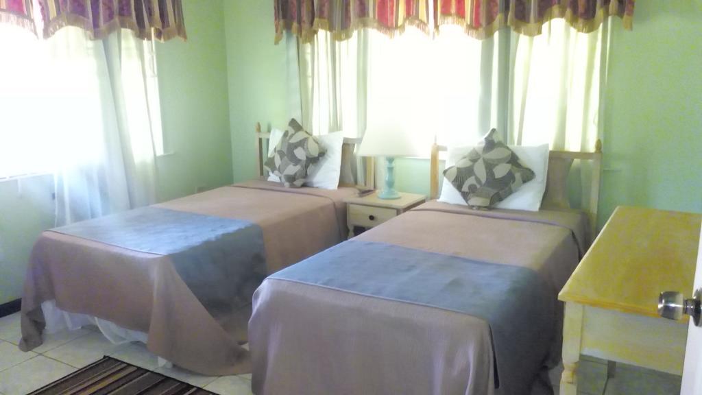 Silver Creek Resort Runaway Bay Esterno foto
