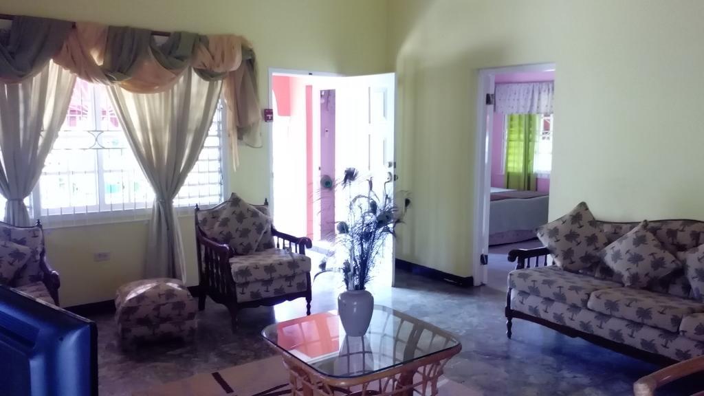 Silver Creek Resort Runaway Bay Esterno foto