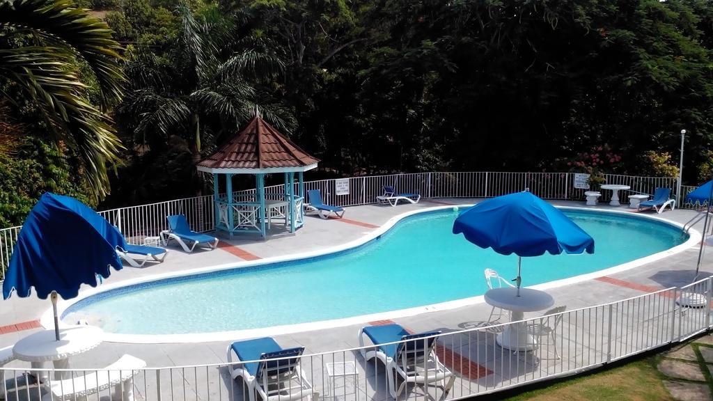 Silver Creek Resort Runaway Bay Esterno foto