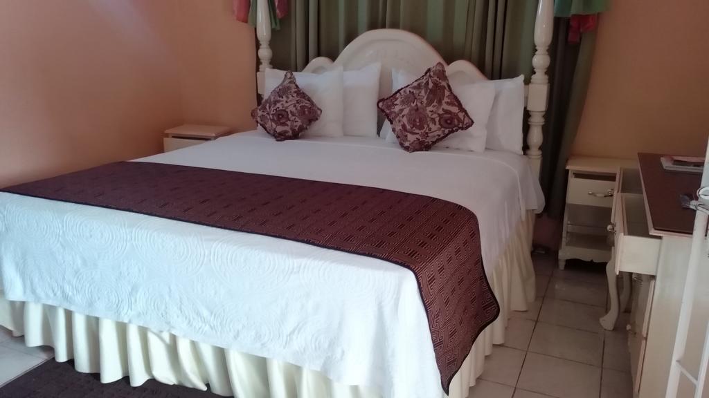Silver Creek Resort Runaway Bay Esterno foto