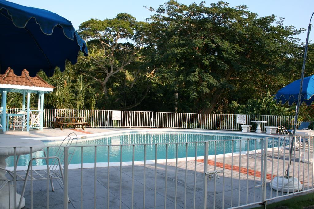 Silver Creek Resort Runaway Bay Esterno foto